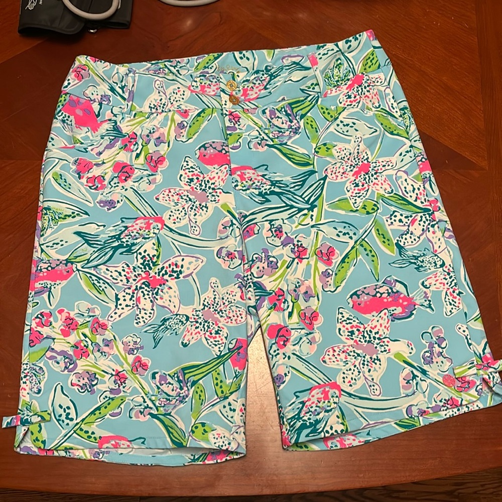 Lilly Pulitzer Luxletic golf short. EUC. Size 16.